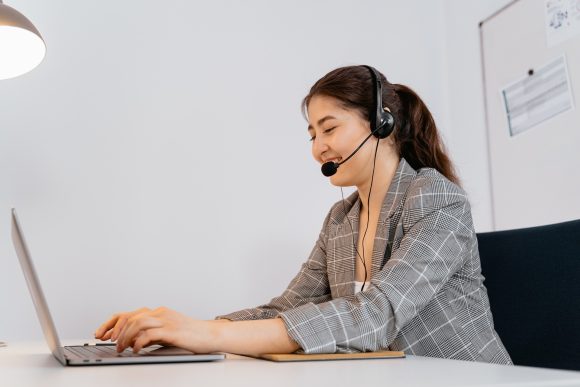 Słuchawki call center: Kluczowe narzędzie do efektywnej komunikacji i obsługi klienta
