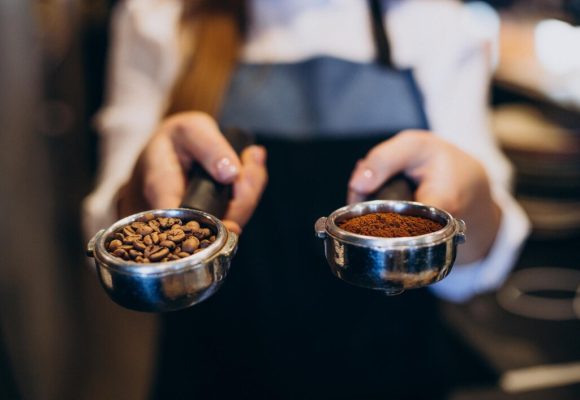 Jak wybrać idealną kawę ziarnistą: poradnik dla początkujących